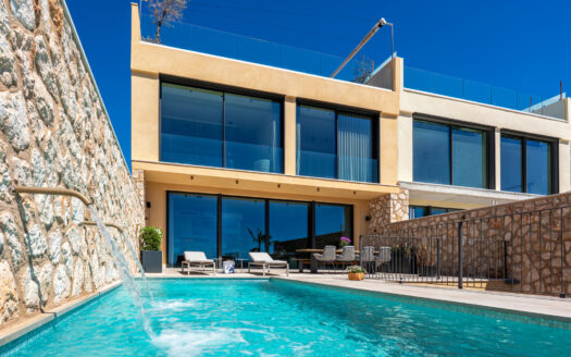 Luxury terraced house with pool in Ses Salinas