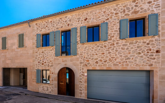Exclusive design mid-terraced house