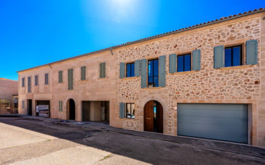 Exclusive design mid-terraced house