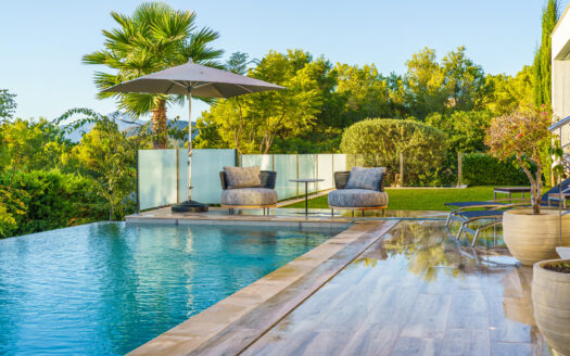 Exclusive villa in Cala Vinyas near the beach