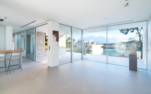 Top-class new-build villa with spa area, fitness room and home cinema